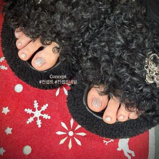 Song Yuqi feet photo thumbnail