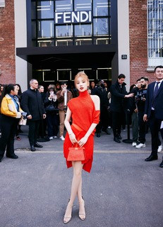 Song Yuqi feet photo thumbnail