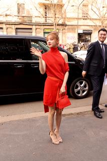 Song Yuqi feet photo thumbnail