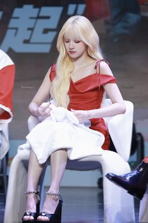 Song Yuqi feet photo thumbnail