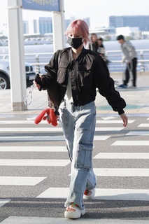 Song Yuqi feet photo thumbnail