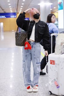 Song Yuqi feet photo thumbnail