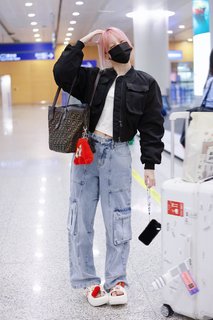 Song Yuqi feet photo thumbnail