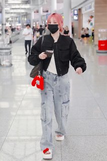 Song Yuqi feet photo thumbnail