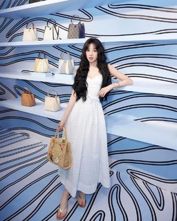 Song Yuqi feet photo thumbnail
