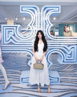 Song Yuqi feet photo thumbnail