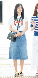 Song Yuqi feet photo thumbnail