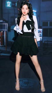 Song Yuqi feet photo thumbnail