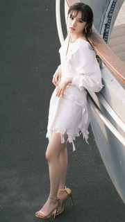 Song Yuqi feet photo thumbnail