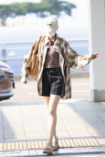 Song Yuqi feet photo thumbnail