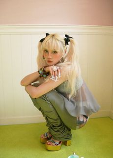 Song Yuqi feet photo thumbnail