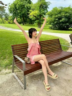 Song Yuqi feet photo 15
