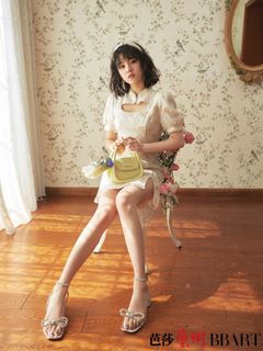 Song Yuqi feet photo 7