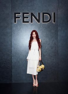 Song Yuqi feet photo 1