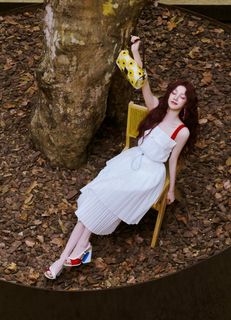 Song Yuqi feet photo 11