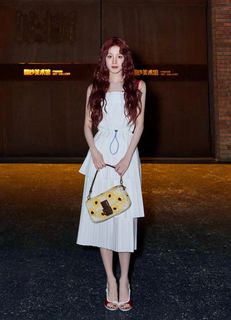 Song Yuqi feet photo 7