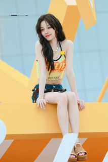 Song Yuqi feet photo 19