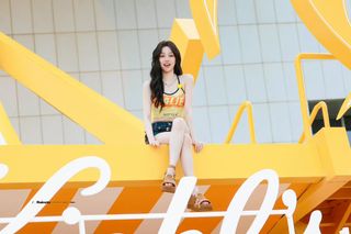 Song Yuqi feet photo 18