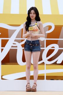 Song Yuqi feet photo 7