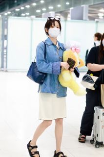 Song Yuqi feet photo 16