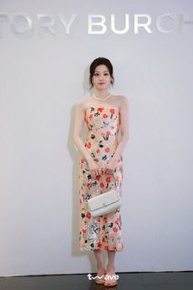 Song Yuqi feet photo 14