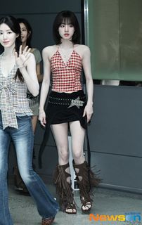 Song Yuqi feet photo 19