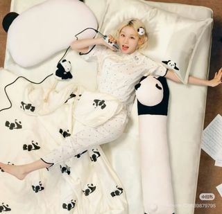 Song Yuqi feet photo 4