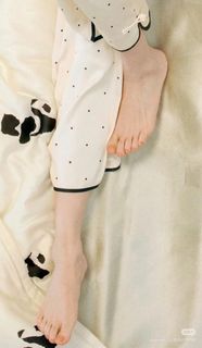 Song Yuqi feet photo 3