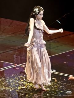 Song Yuqi feet photo 1