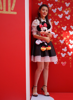 Song Zuer feet photo 5