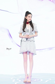 Song Zuer feet photo 17