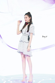 Song Zuer feet photo 10