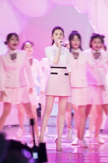 Song Zuer feet photo 8
