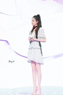 Song Zuer feet photo 16