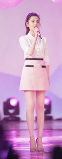 Song Zuer feet photo 9
