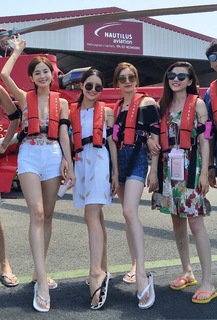 Song Zuer feet photo 9