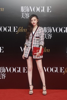 Song Zuer feet photo 11