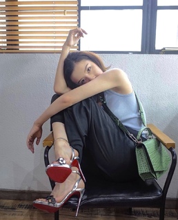 Song Zuer feet photo 16