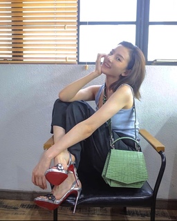 Song Zuer feet photo 15