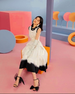 Song Zuer feet photo 13