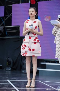 Song Zuer feet photo 14