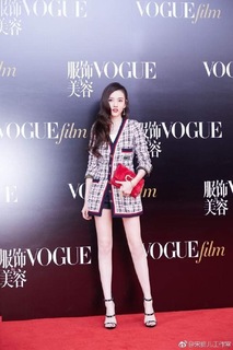 Song Zuer feet photo 4