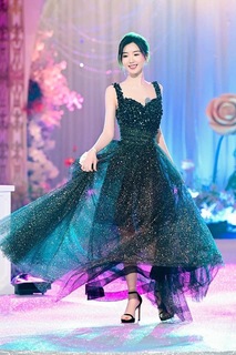 Song Zuer feet photo 10