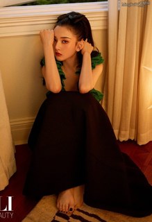 Song Zuer feet photo 11