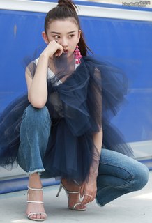 Song Zuer feet photo 7