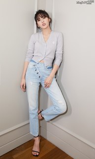 Song Zuer feet photo 6