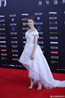 Song Zuer feet photo 4