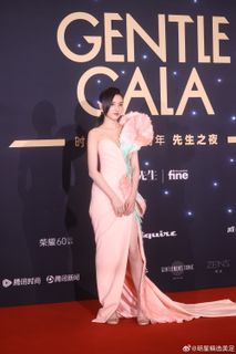 Song Zuer feet photo 3