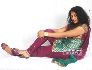 Sonia feet photo 5