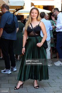 Sonja Gerhardt feet photo thumbnail